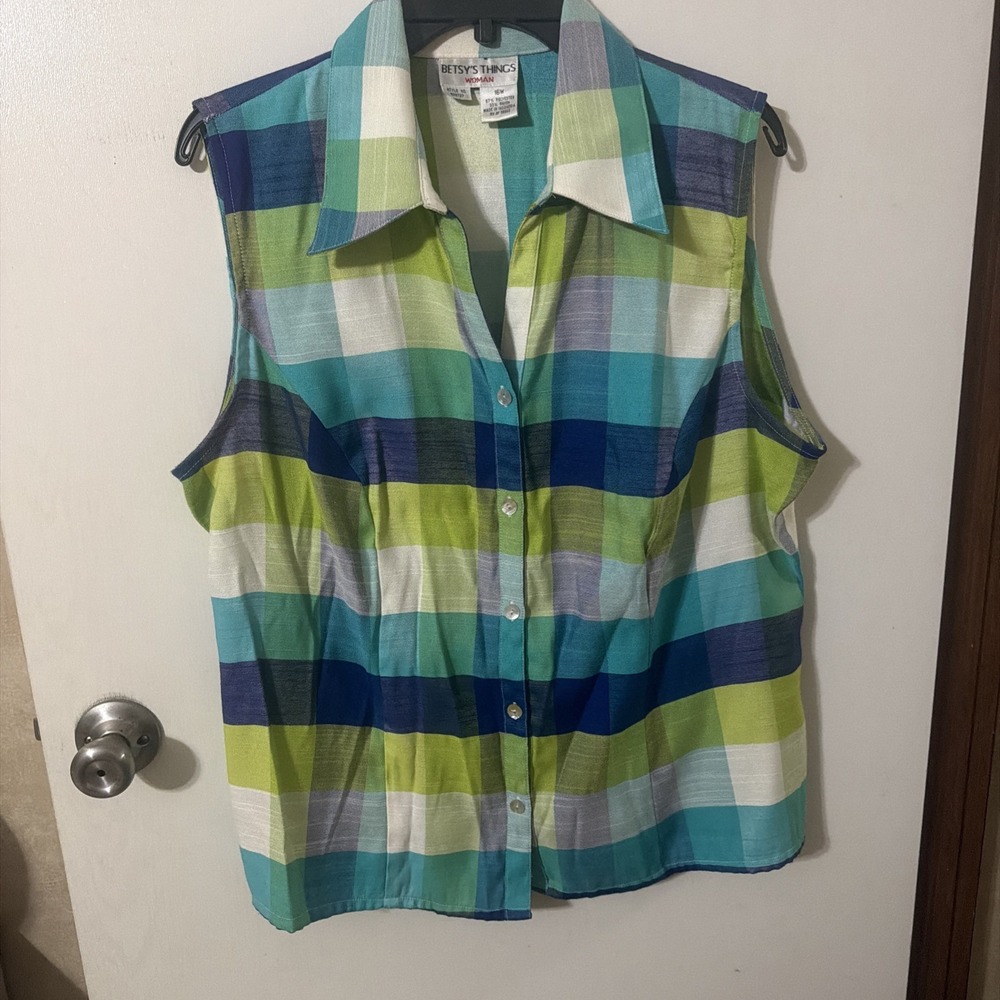 Betsy's Things Woman Color Block Size 16W